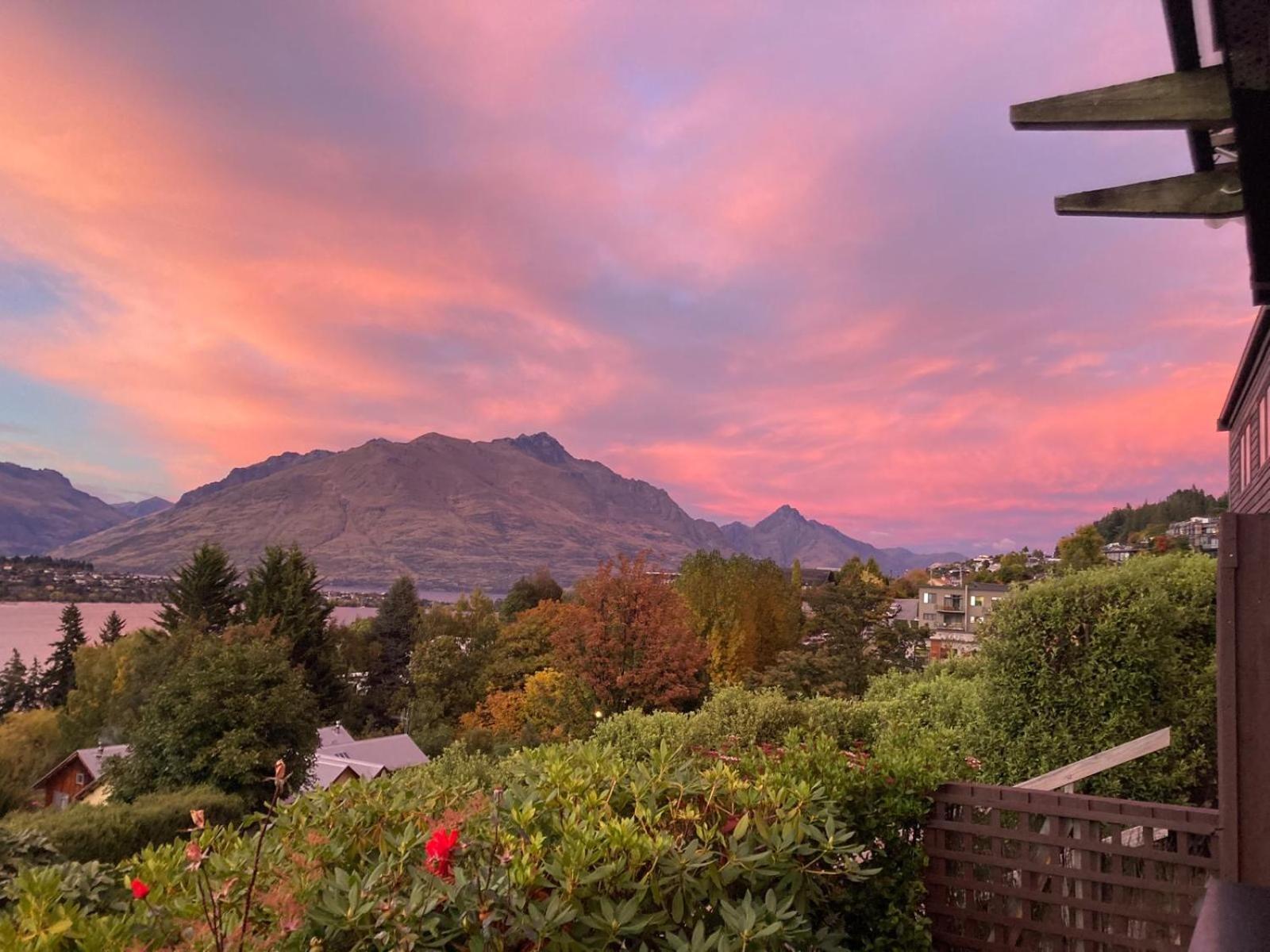 4 Bedroom Home, Unlimited Wifi, Fantastic Lake Views With Private Balcony Queenstown Kültér fotó