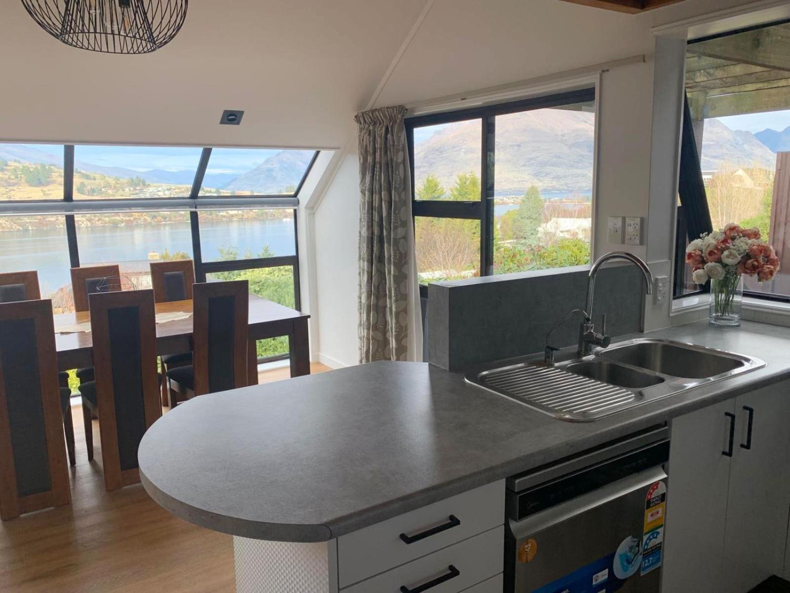 4 Bedroom Home, Unlimited Wifi, Fantastic Lake Views With Private Balcony Queenstown Kültér fotó